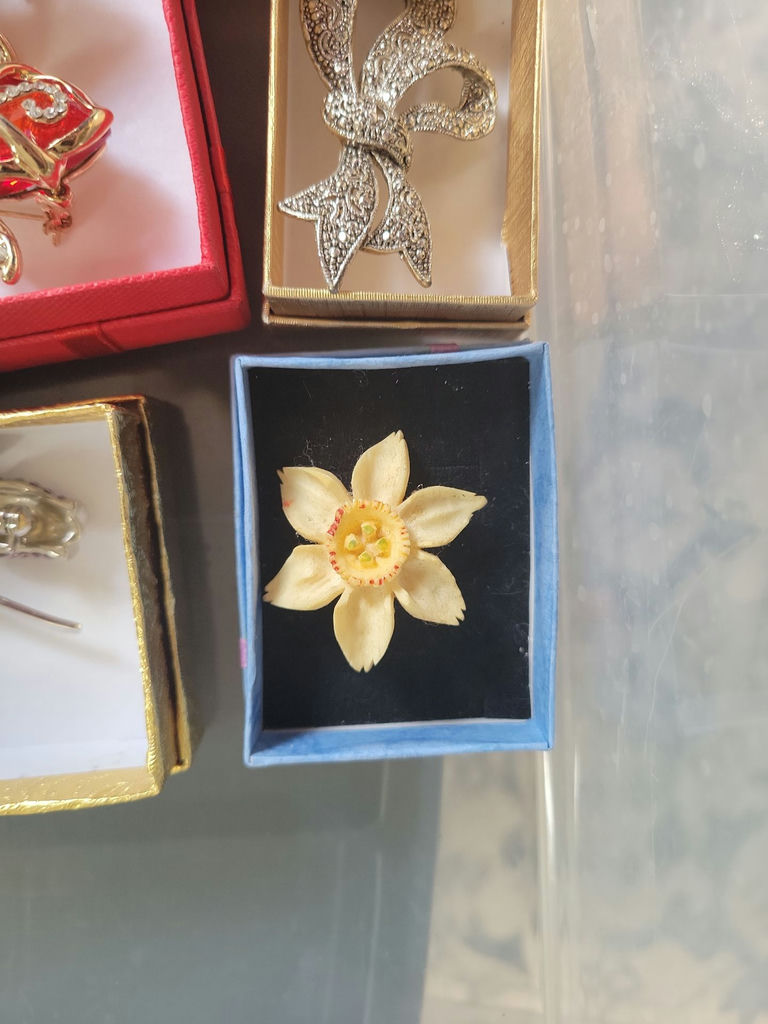 Assorted Brooches and Pins - image 6 of 18