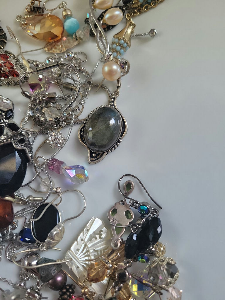 Mixed Costume Jewelry Lot - image 3 of 19