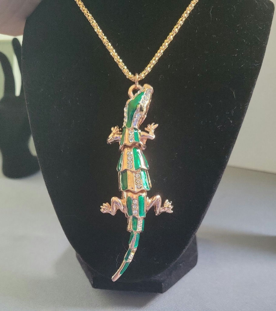 Betsey Johnson lizard pendant necklace - image 1 of 4