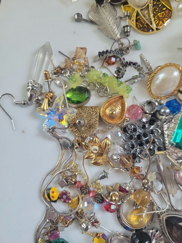 Mixed Costume Jewelry Lot - image 13 of 19