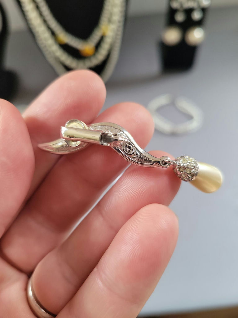 Pearl Jewelry Collection (Necklaces, Bracelets, and Earrings) - image 3 of 19