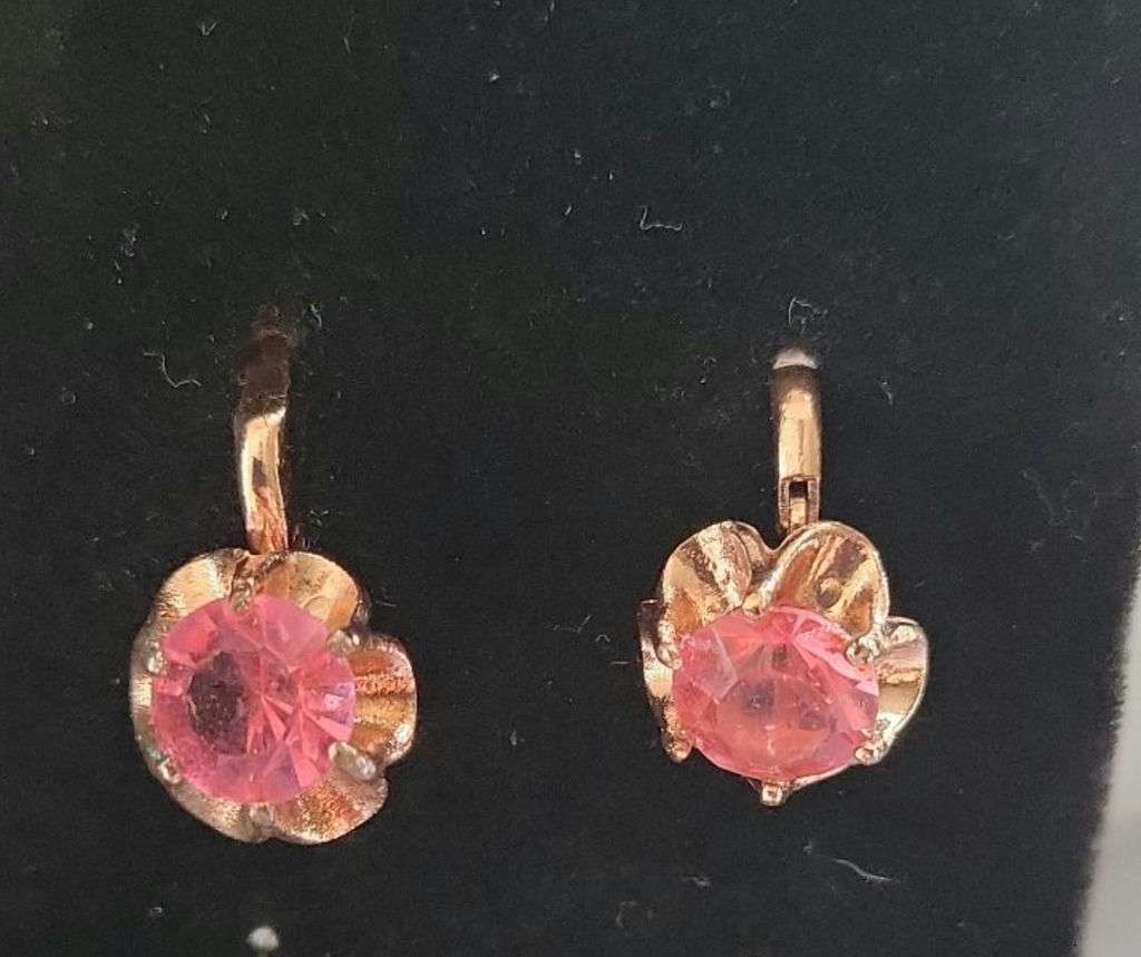 Pink fashion jewelry collection with floral motifs - image 3 of 15