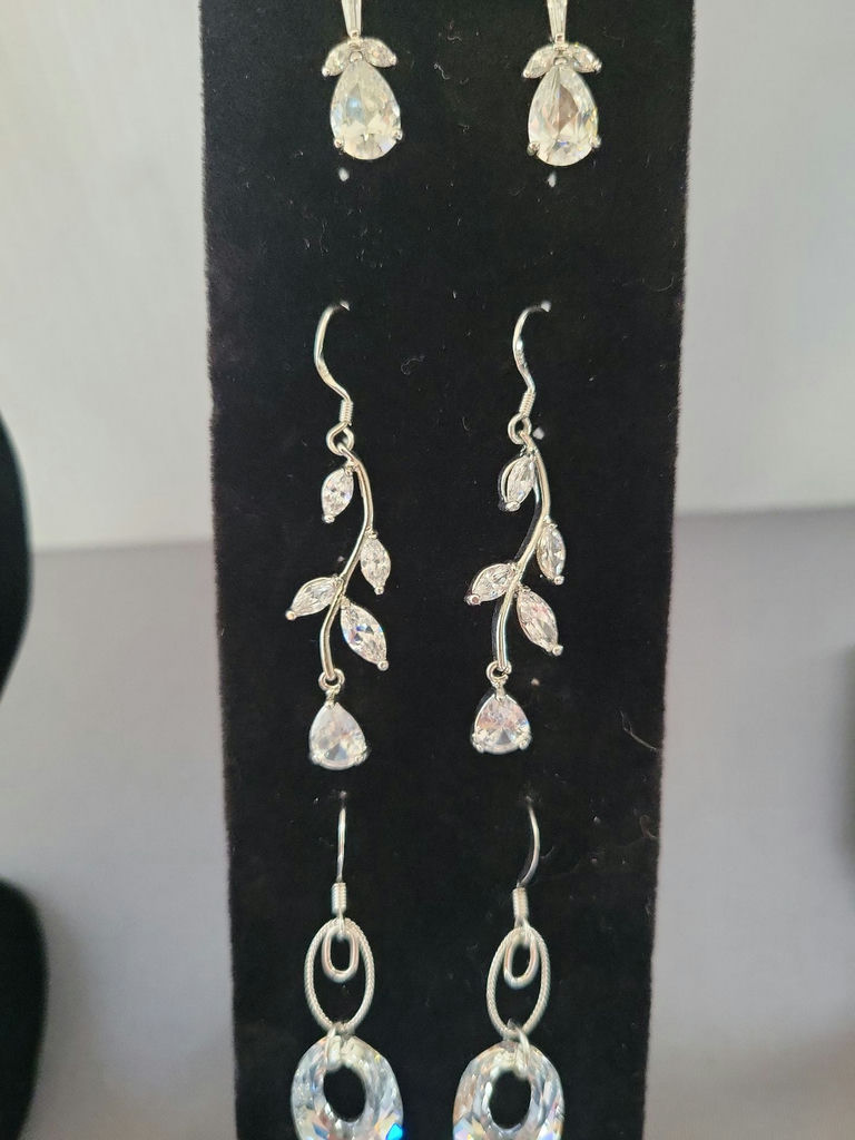Swarovski Elements and Faux Diamond jewelry collection: bracelet, necklace, rings and earrings with floral hair accessory - image 14 of 17