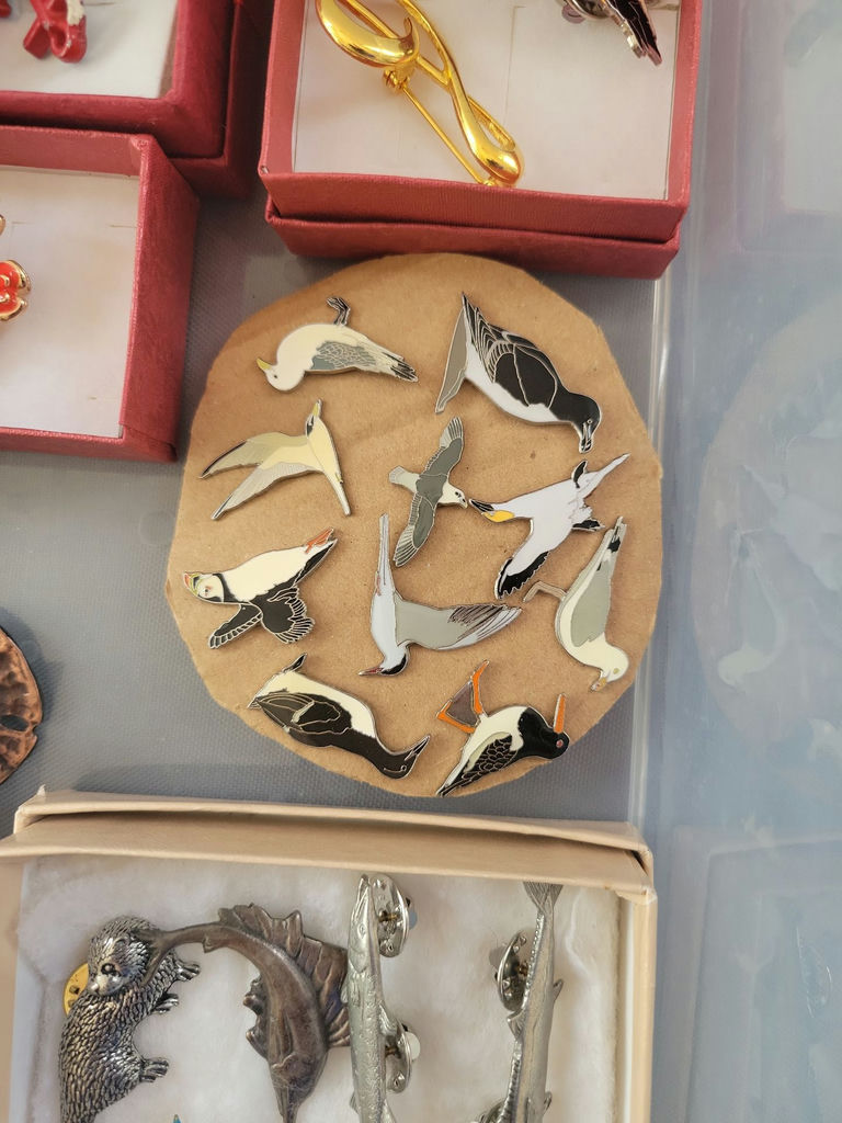 Assorted pins and brooches - image 3 of 21