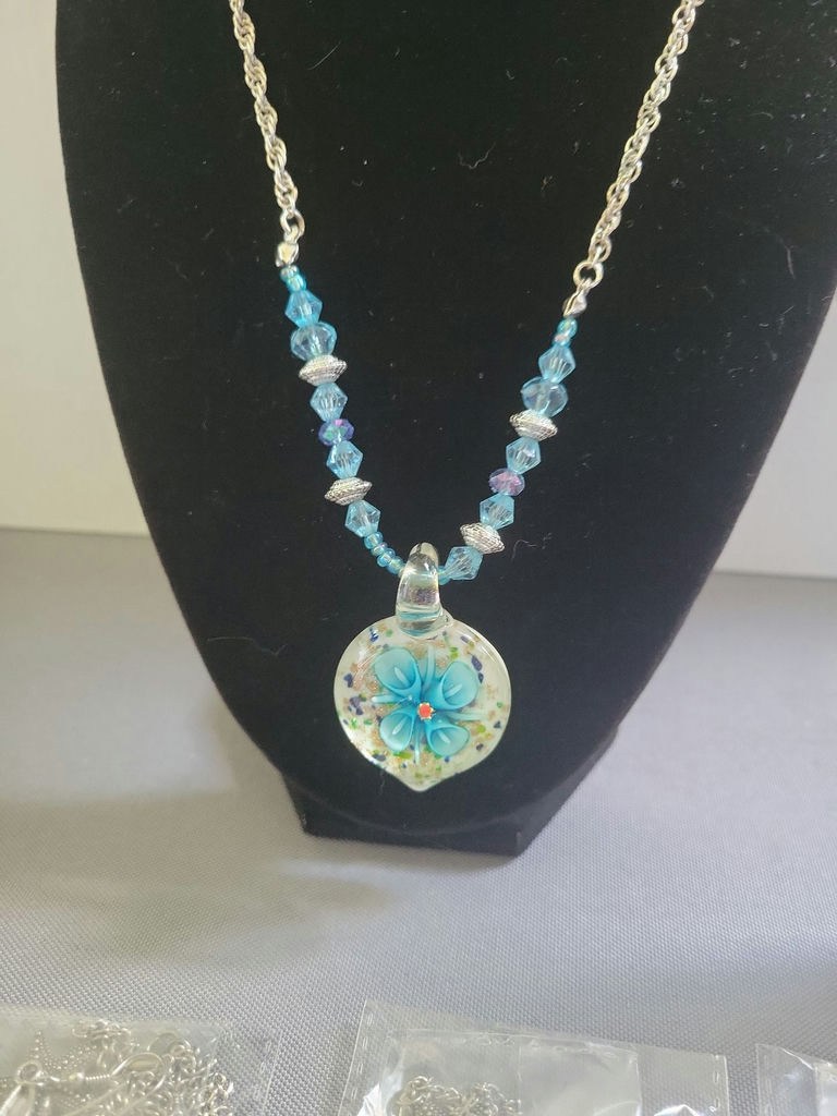 Assorted Jewelry Collection: necklaces, bracelets, earrings, and pendants - image 11 of 14
