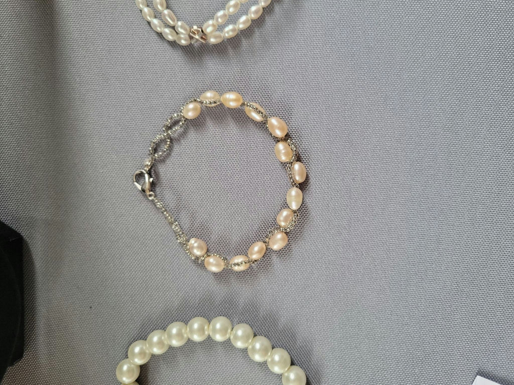 Pearl Jewelry Collection (Necklaces, Bracelets, and Earrings) - image 17 of 19