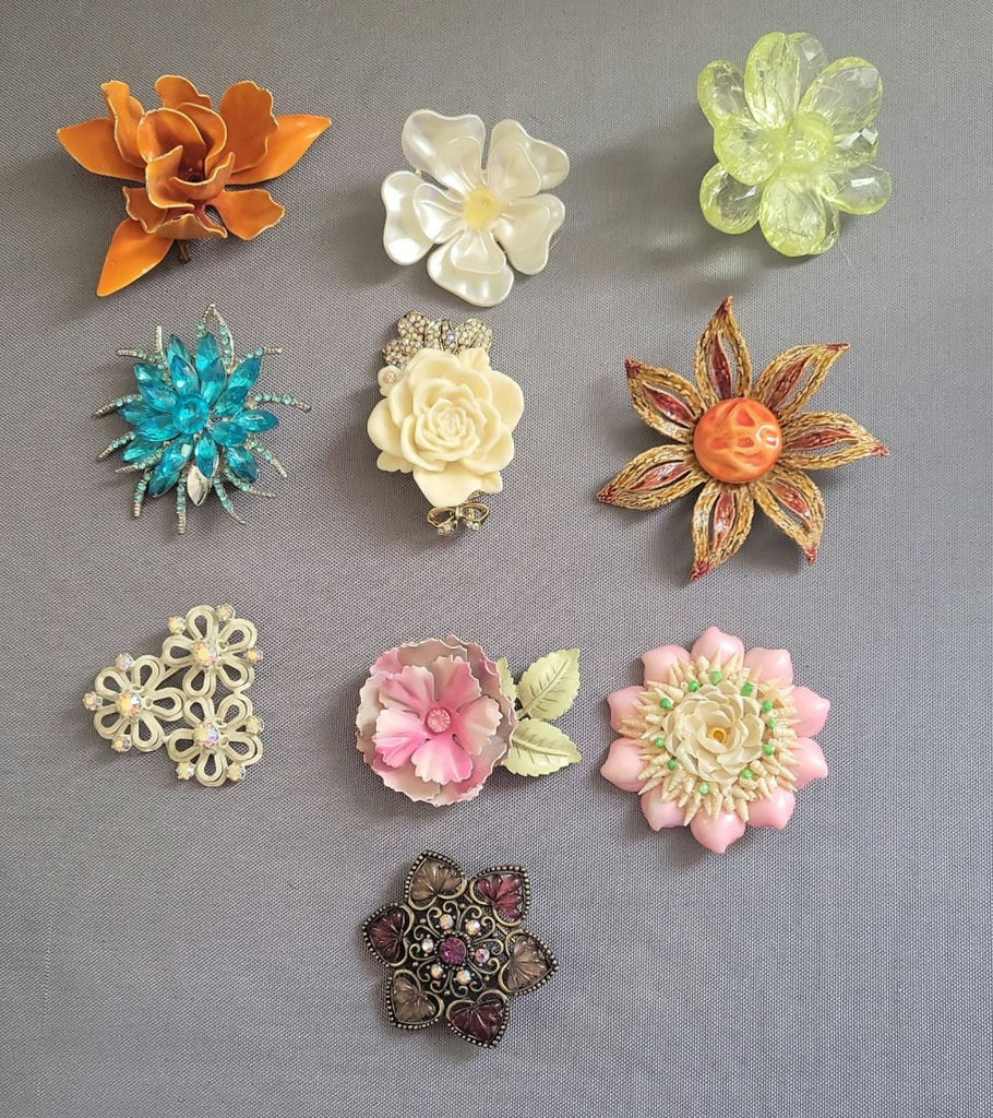 Assorted Brooches and Pins - image 2 of 18