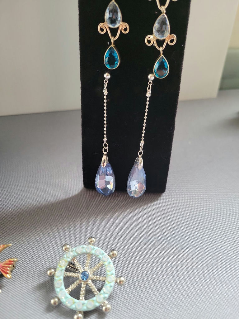 Assorted sea-themed jewelry collection - image 9 of 20