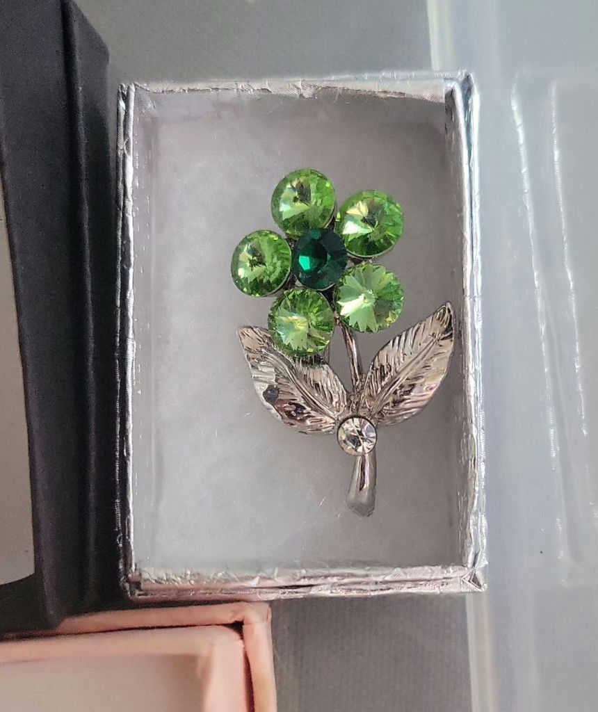 Assorted Brooches and Pins in Boxes - image 3 of 21