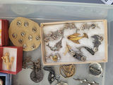Assorted pins and brooches - thumbnail 19 of 21