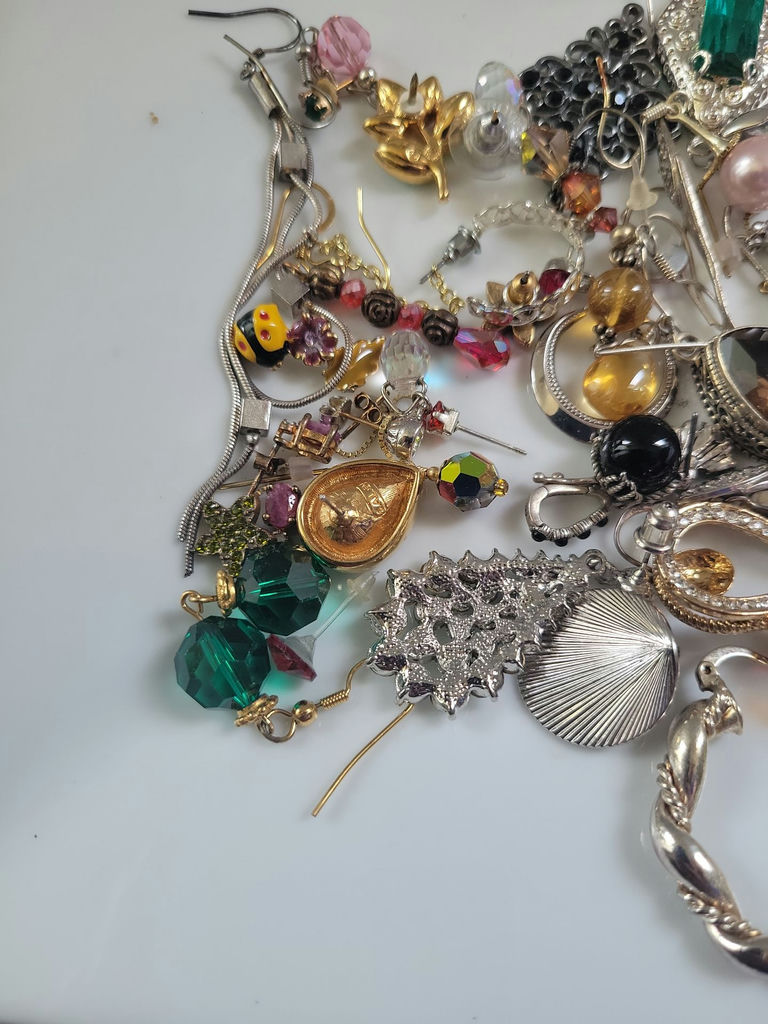 Mixed Costume Jewelry Lot - image 7 of 19