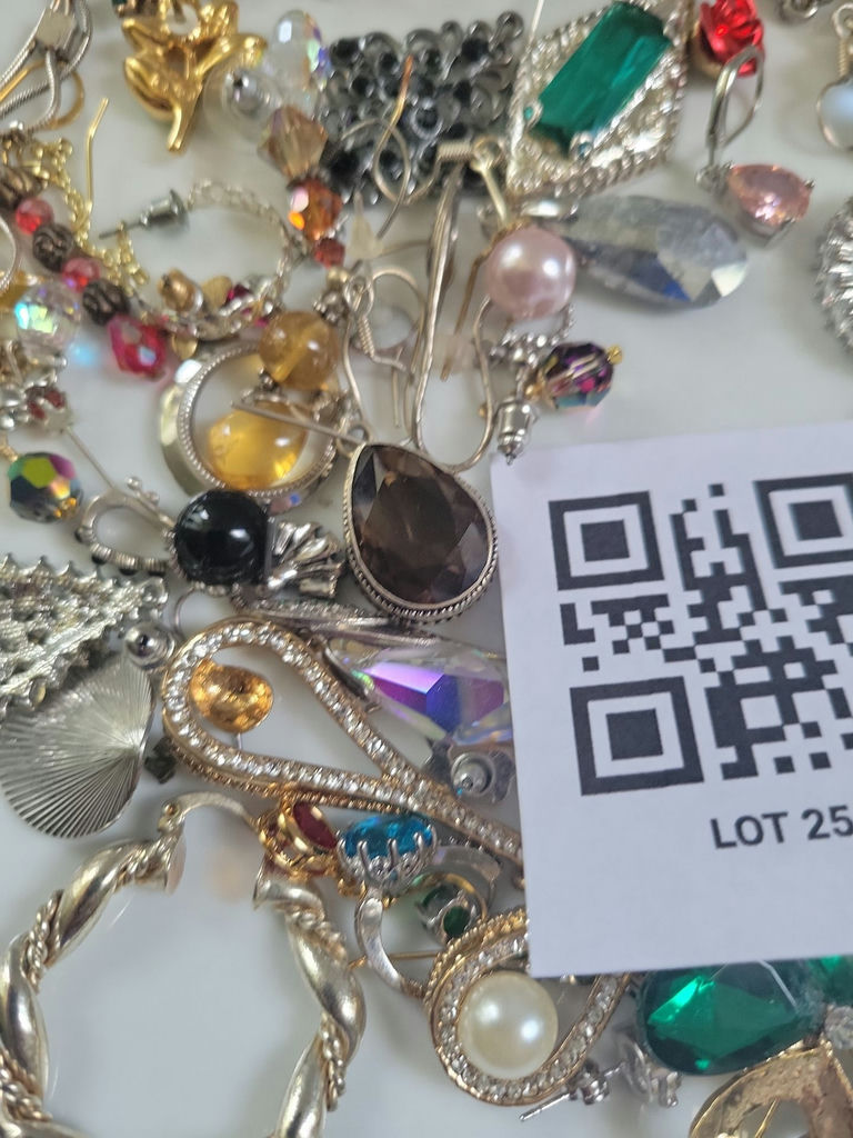 Mixed Costume Jewelry Lot - image 9 of 19