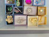 Assorted decorative jewelry brooches and pins - thumbnail 19 of 22