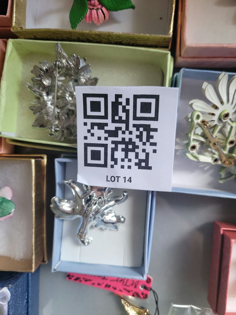 Assorted Brooches and Pins in Boxes - image 20 of 21