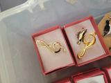 Assorted pins and brooches - thumbnail 5 of 21