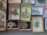 Assorted Brooches and Pins in Boxes - thumbnail 16 of 21