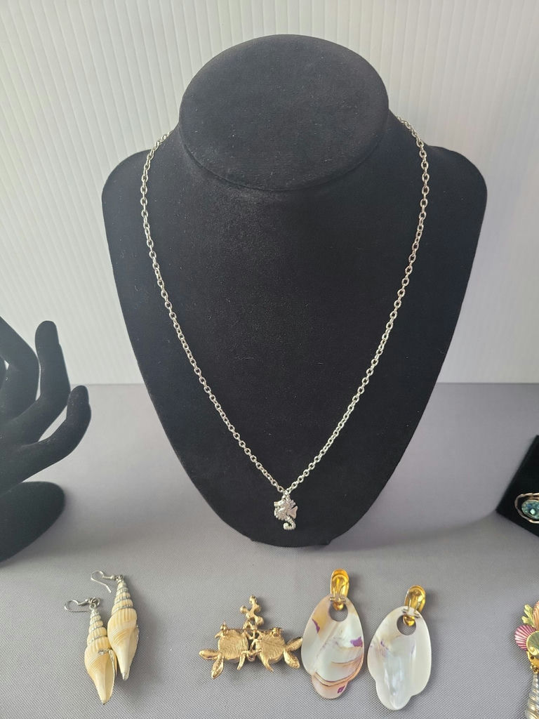 Sea-themed jewelry collection - image 11 of 17
