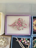 Assorted decorative jewelry brooches and pins - thumbnail 4 of 22