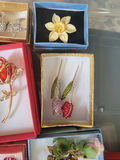 Assorted Brooches and Pins - thumbnail 8 of 18