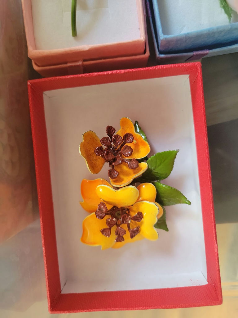 Assorted Brooches and Pins - image 10 of 18