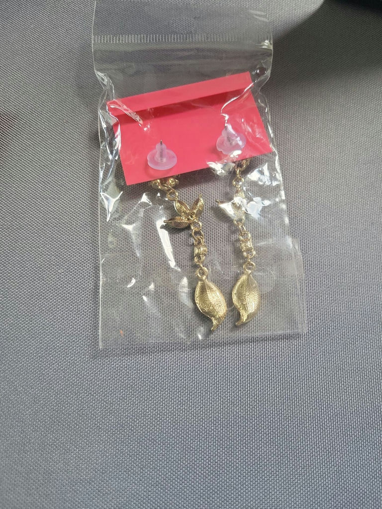 Betsy Johnson assorted jewelry pieces and components - image 4 of 6