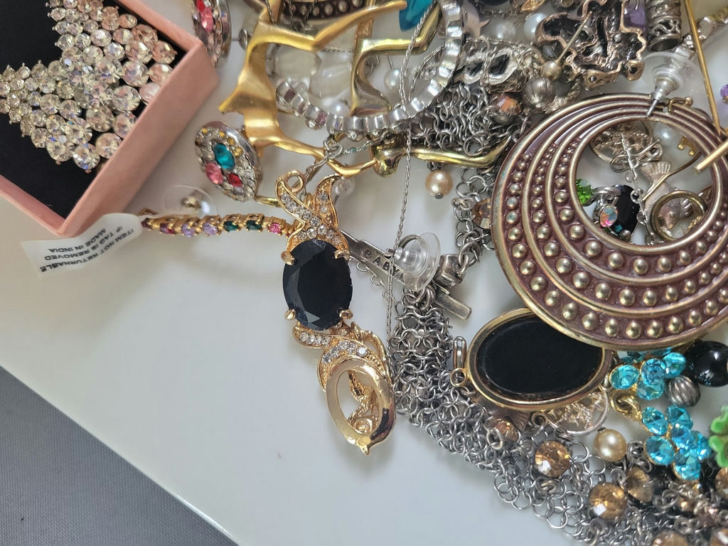 Mixed Costume Jewelry Lot - image 4 of 15