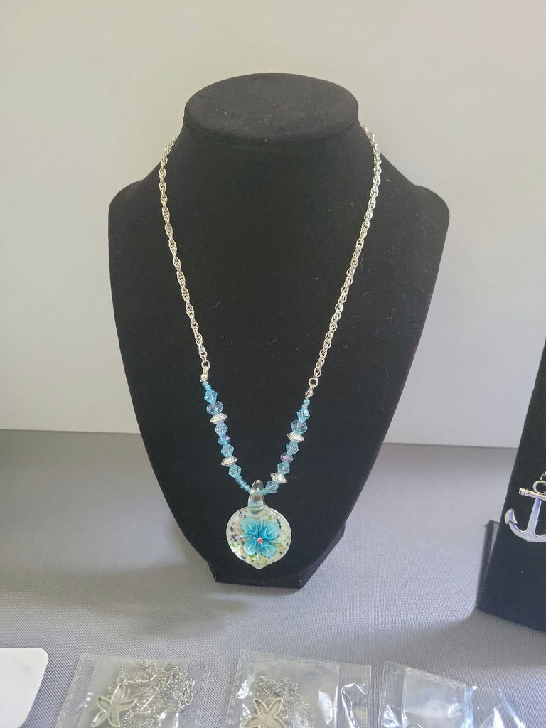 Assorted Jewelry Collection: necklaces, bracelets, earrings, and pendants - image 12 of 14