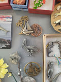 Assorted pins and brooches - thumbnail 13 of 21