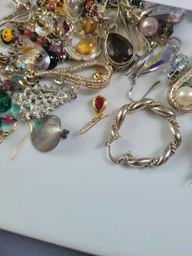 Mixed Costume Jewelry Lot - image 17 of 19
