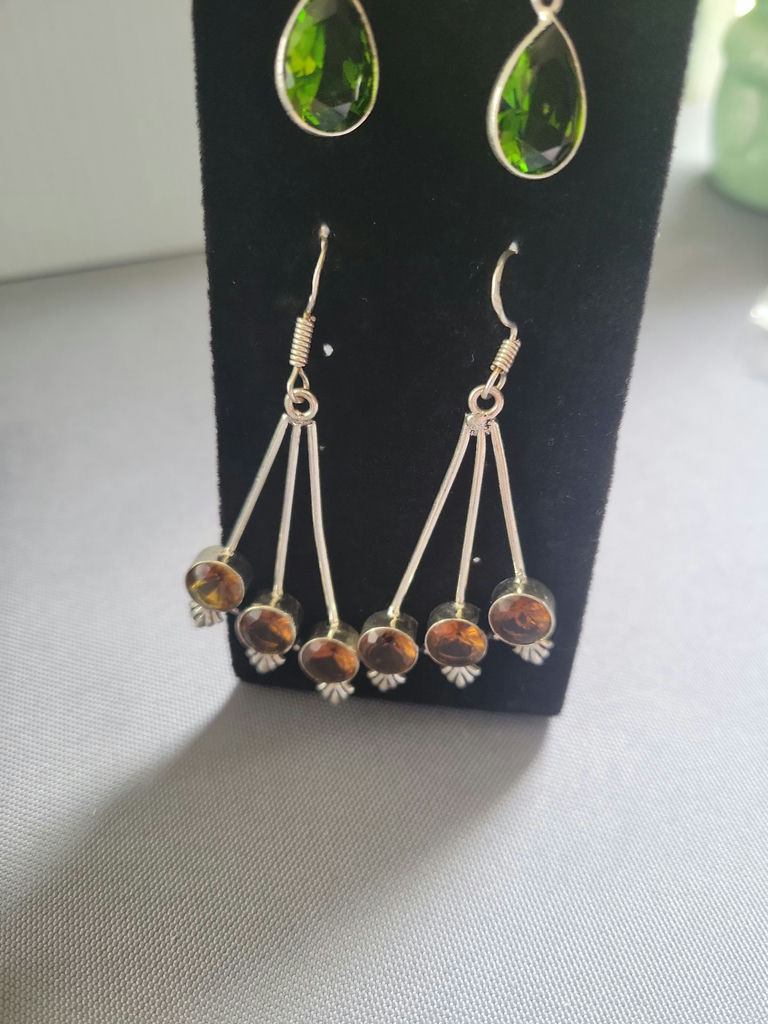 Swarovsk Elements and Assorted Jewelry Lot with Necklace, Bracelet, Ring, and Earrings - image 11 of 12