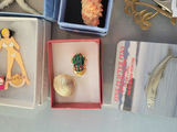 Assorted pins and brooches - thumbnail 11 of 21