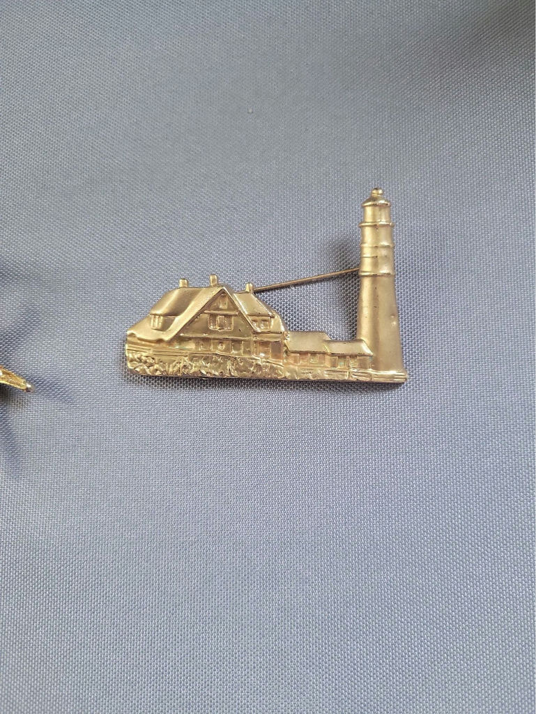 Gold-tone palm tree, starfish, and lighthouse pins - image 7 of 9
