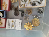 Assorted pins and brooches - thumbnail 20 of 21