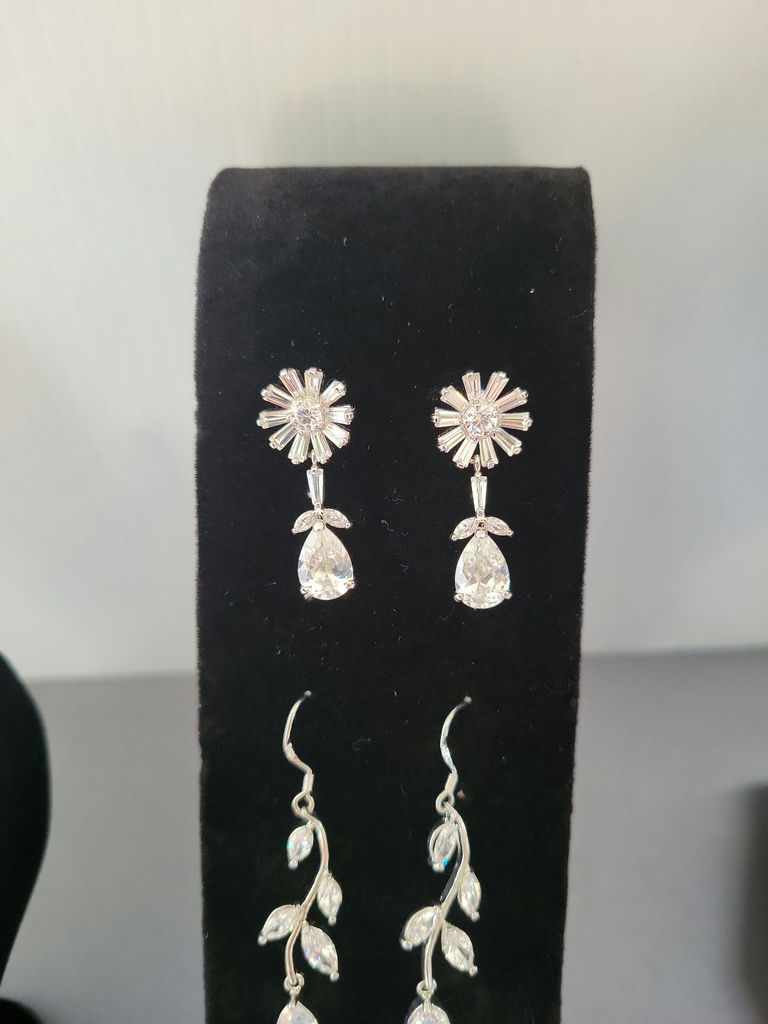 Swarovski Elements and Faux Diamond jewelry collection: bracelet, necklace, rings and earrings with floral hair accessory - image 15 of 17