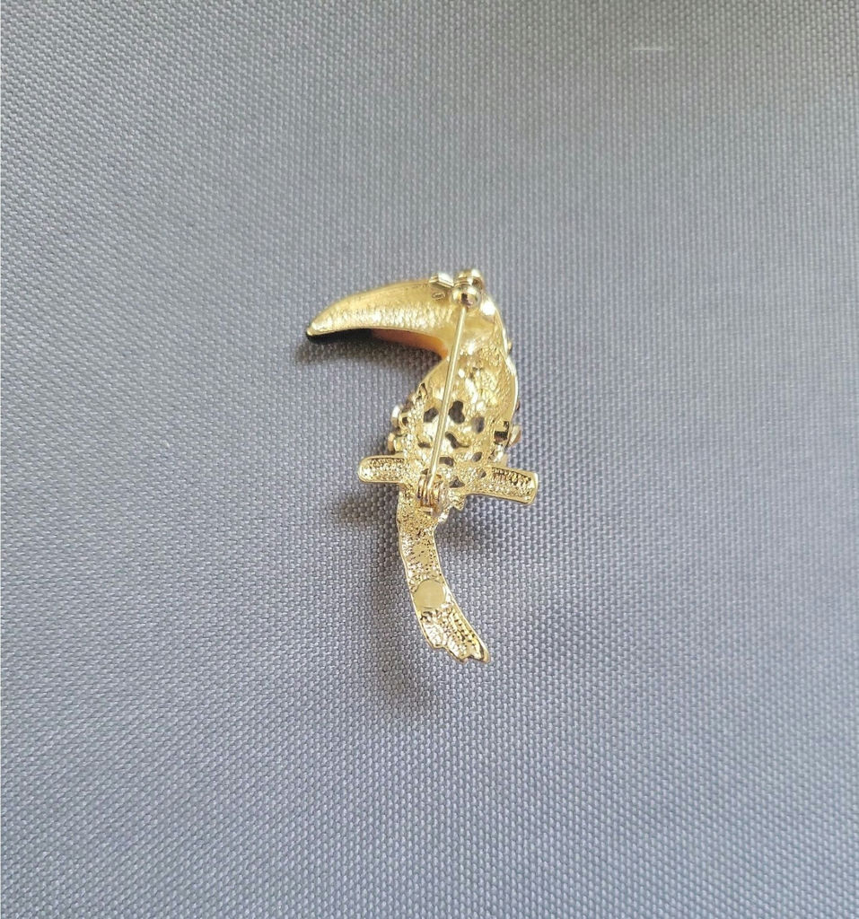 Betsy Johnson assorted jewelry pins and pendants - image 7 of 10