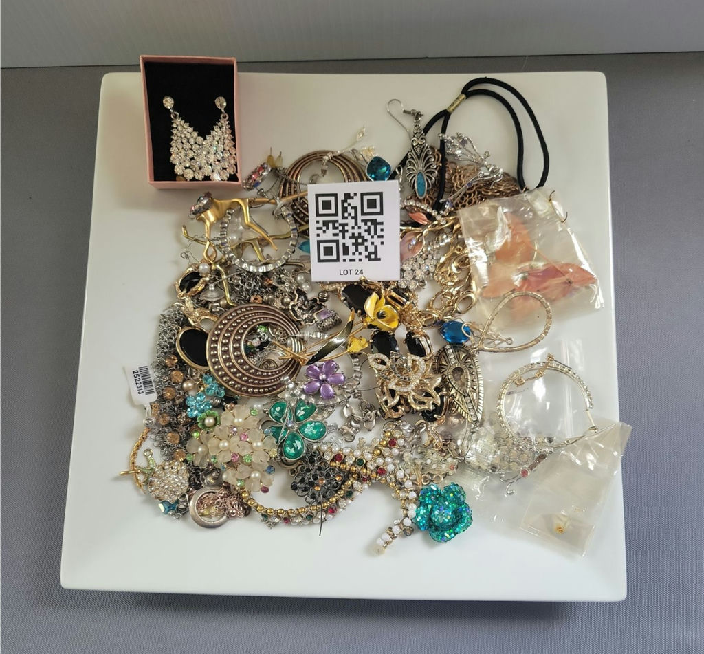 Mixed Costume Jewelry Lot - image 1 of 15