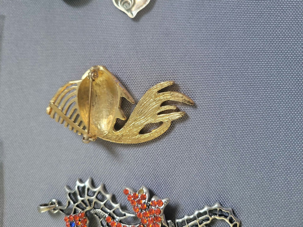 Assorted Jewelry Collection: necklaces, bracelets, earrings, and pendants - image 7 of 14