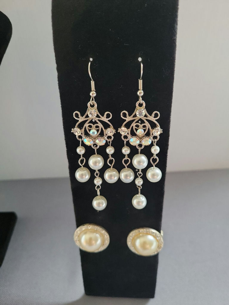 Pearl Jewelry Collection (Necklaces, Bracelets, and Earrings) - image 10 of 19