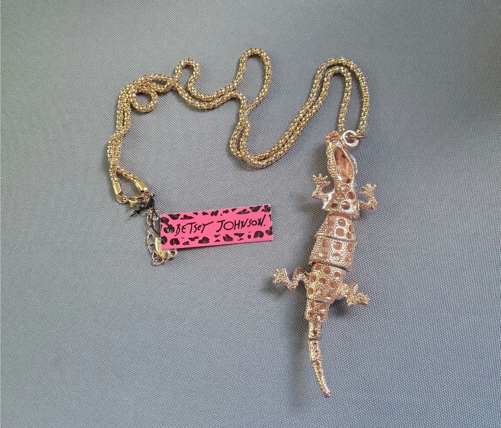 Betsey Johnson lizard pendant necklace - image 3 of 4