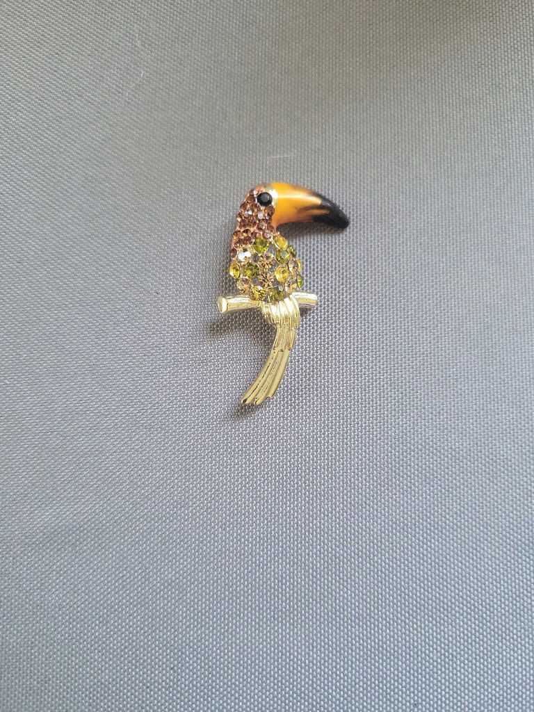 Betsy Johnson assorted jewelry pins and pendants - image 6 of 10