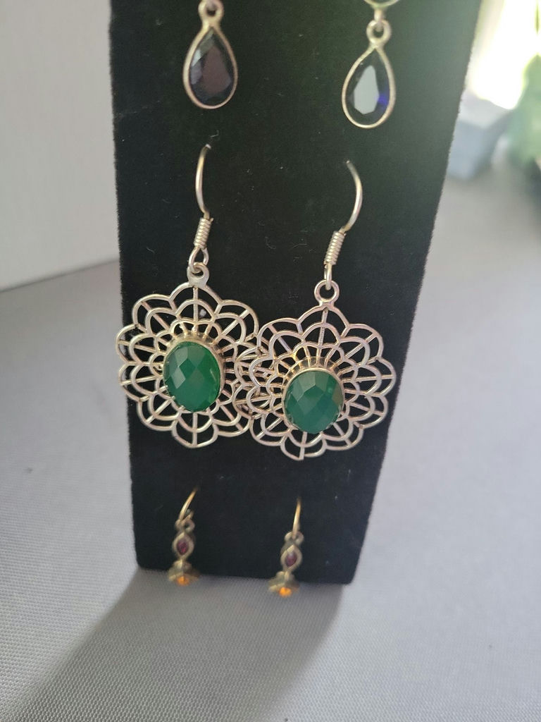 Assorted jewelry: necklace, bracelets, rings, and earrings - image 17 of 19