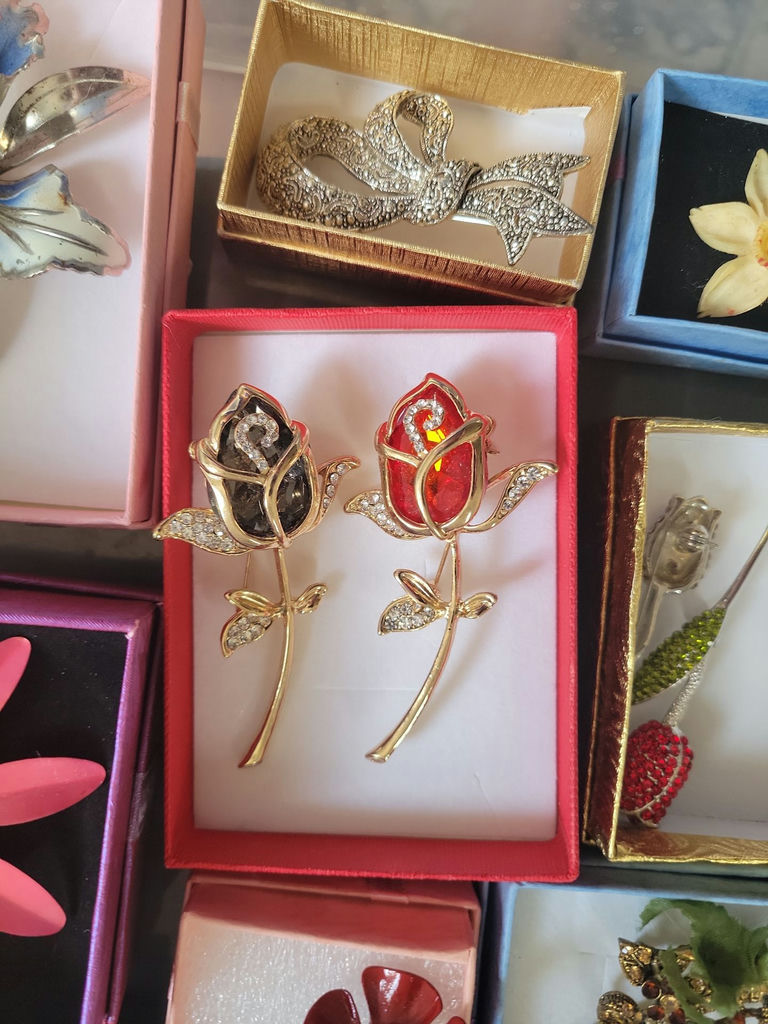 Assorted Brooches and Pins - image 7 of 18