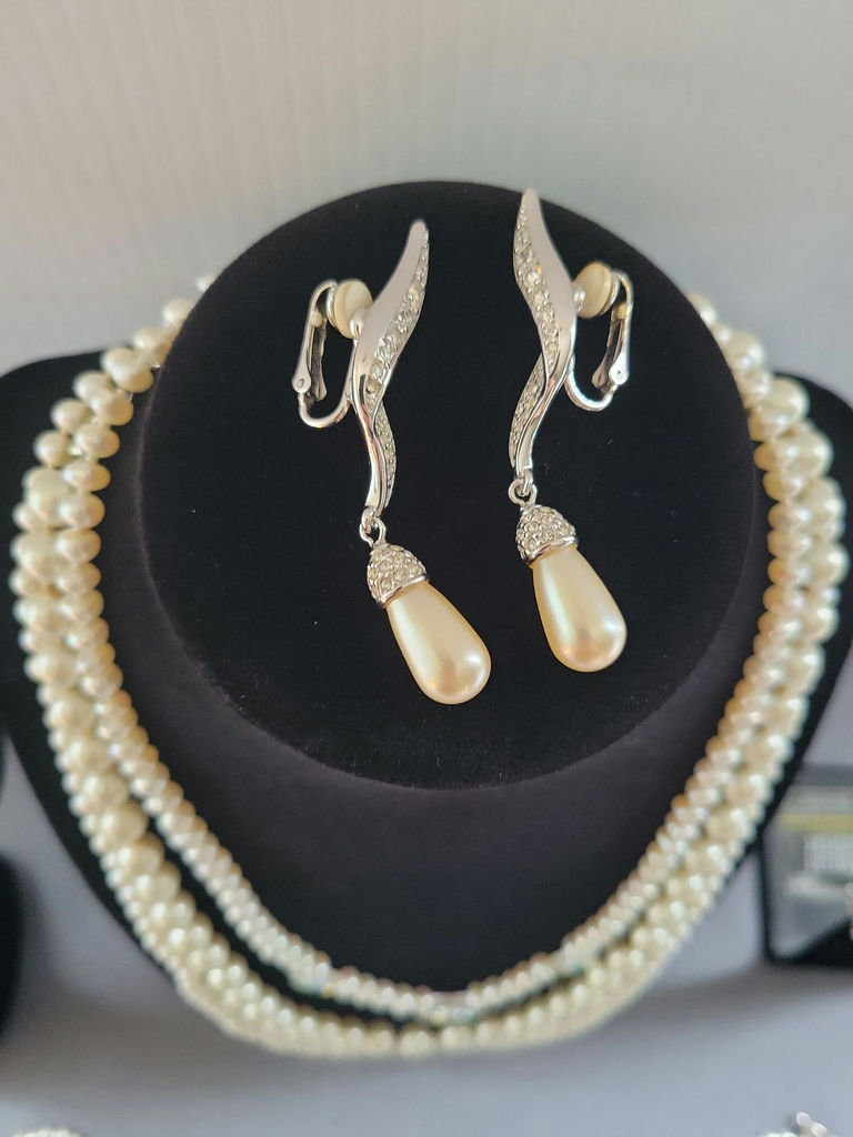 Pearl Jewelry Collection (Necklaces, Bracelets, and Earrings) - image 2 of 19