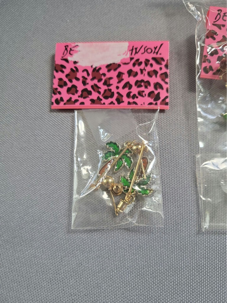 Betsy Johnson assorted jewelry pieces and components - image 3 of 6