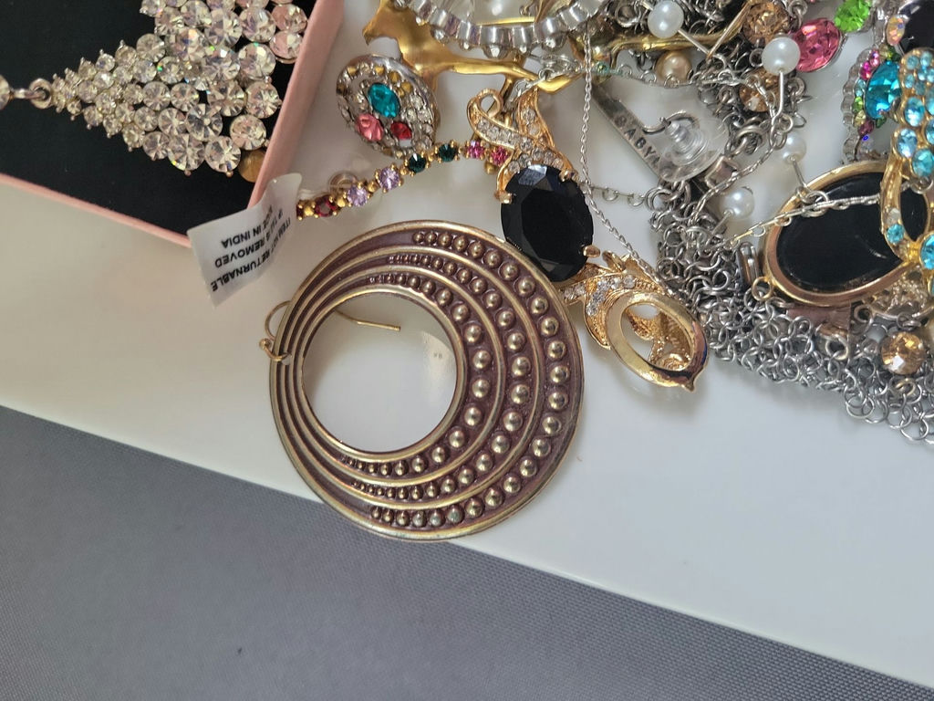 Mixed Costume Jewelry Lot - image 5 of 15