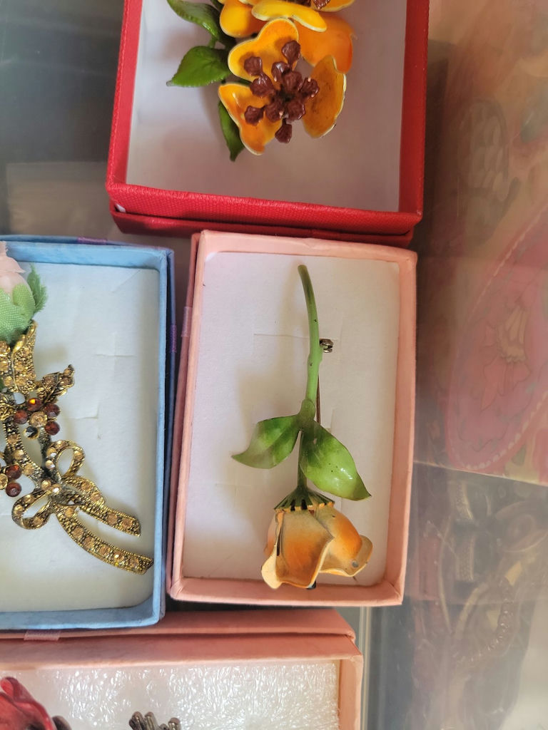Assorted Brooches and Pins - image 11 of 18