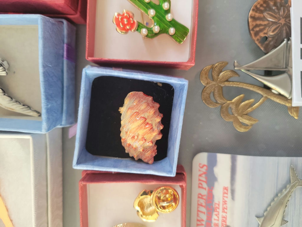 Assorted pins and brooches - image 9 of 21