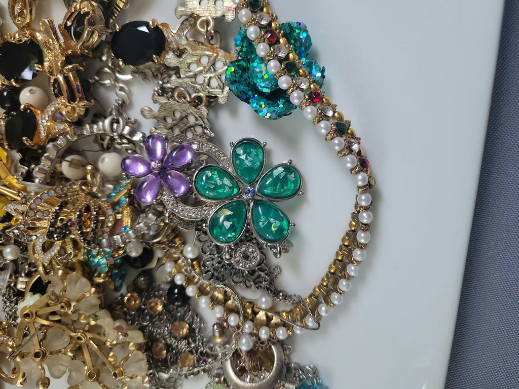 Mixed Costume Jewelry Lot - image 12 of 15