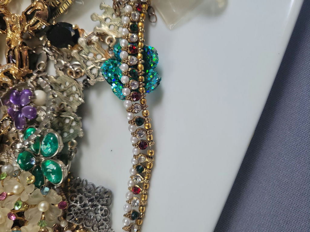 Mixed Costume Jewelry Lot - image 11 of 15