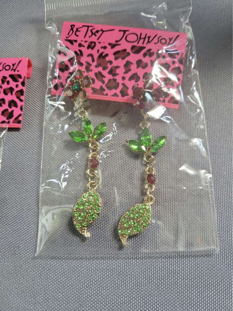 Betsy Johnson assorted jewelry pieces and components - image 2 of 6